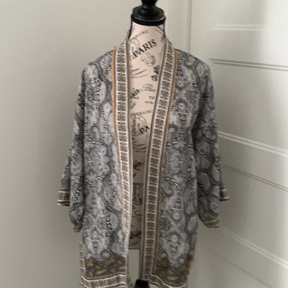 Beautiful top , can be worn with jeans , bathing suit , etc - Picture 3 of 3